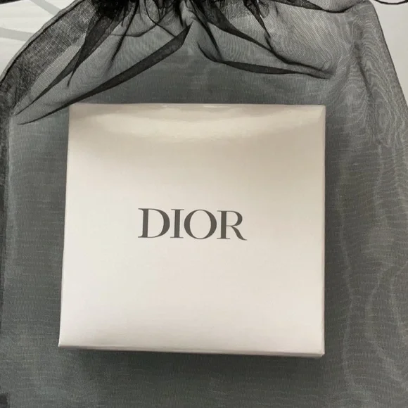 ⭐️NEW Dior Black Compact with Silver Logo - Picture 5 of 5